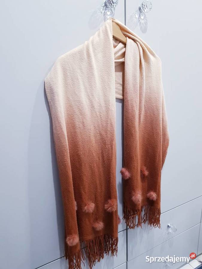 Damski długi szalik z pomponikami