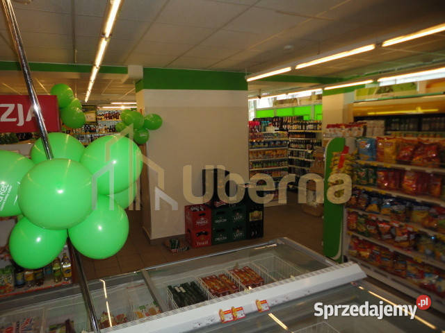 duzy budynek użytkowomieszk główna ulica Szczecin