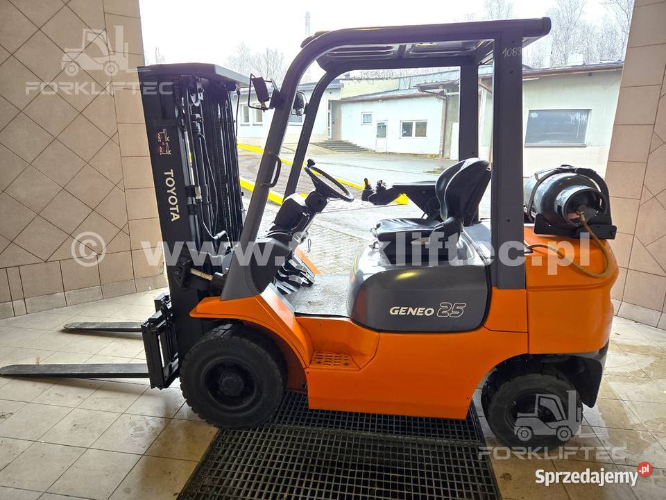 Wózek widłowy TOYOTA 7FGF25 triplex 2500 TOYOTA Toyota Wózki widłowe Lędziny sprzedam