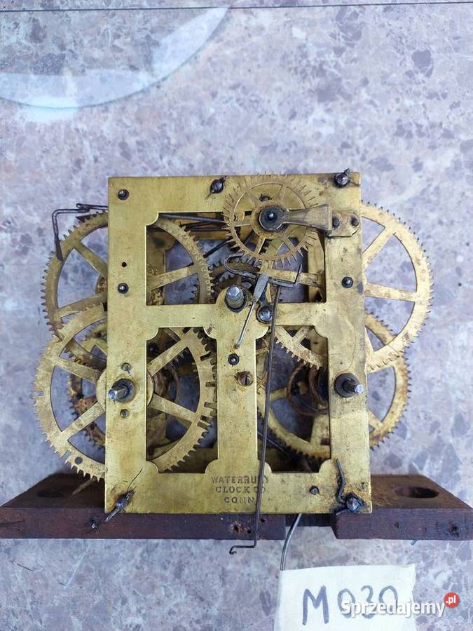 M030 Mechanizm starego zegara ściennego