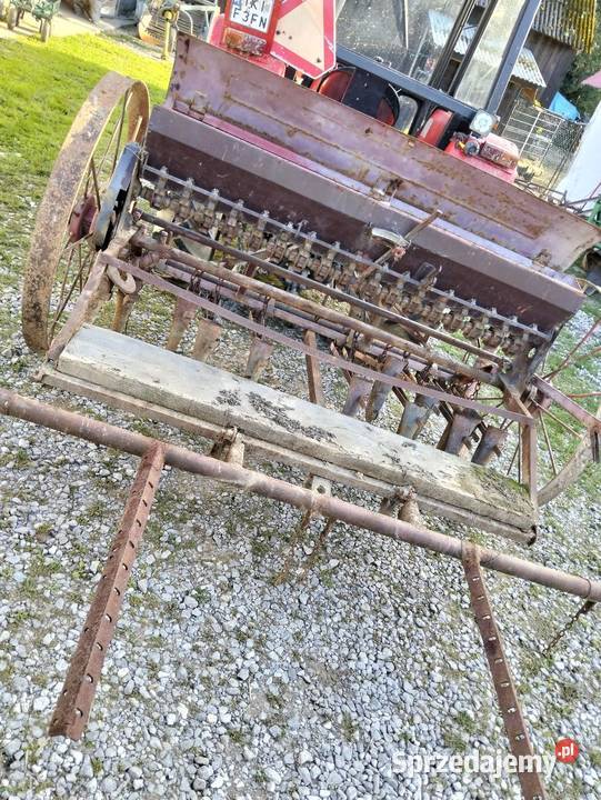 Siewnik zbożowy 17 lejowy w całości na części