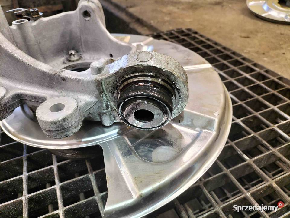 Zwrotnica lewa tylna BMW E60 E61 E60 LCI E61 LCI śląskie Poręba