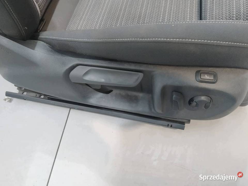 FOTELE PRAWY PASAŻERA ELEKTRYCZNY GRZANY Skoda osobowe sprzedam