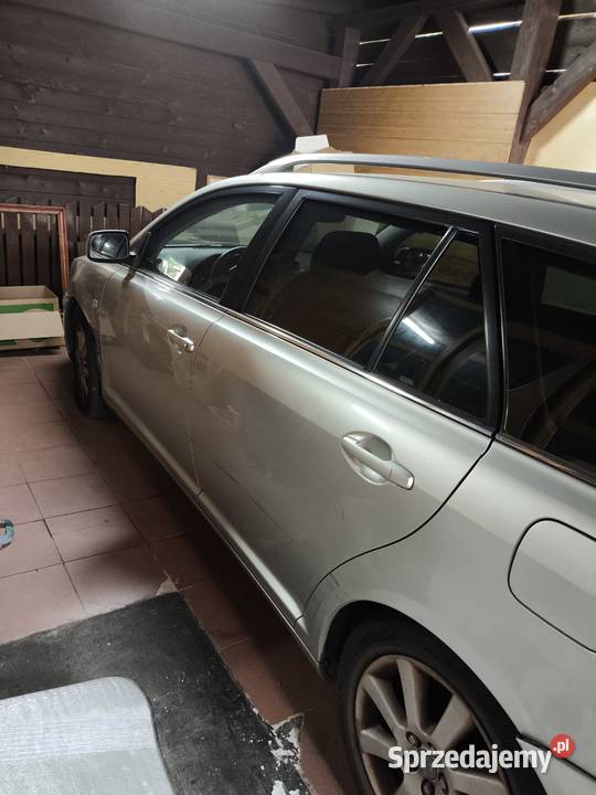 Toyota Avensis 2004 benzyna do naprawy sprzedam