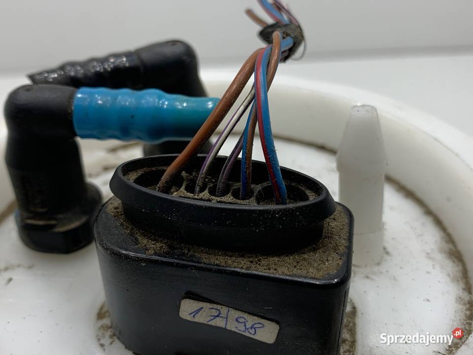 POMPA PALIWA VW GOLF V 16 102 0310 BAKU