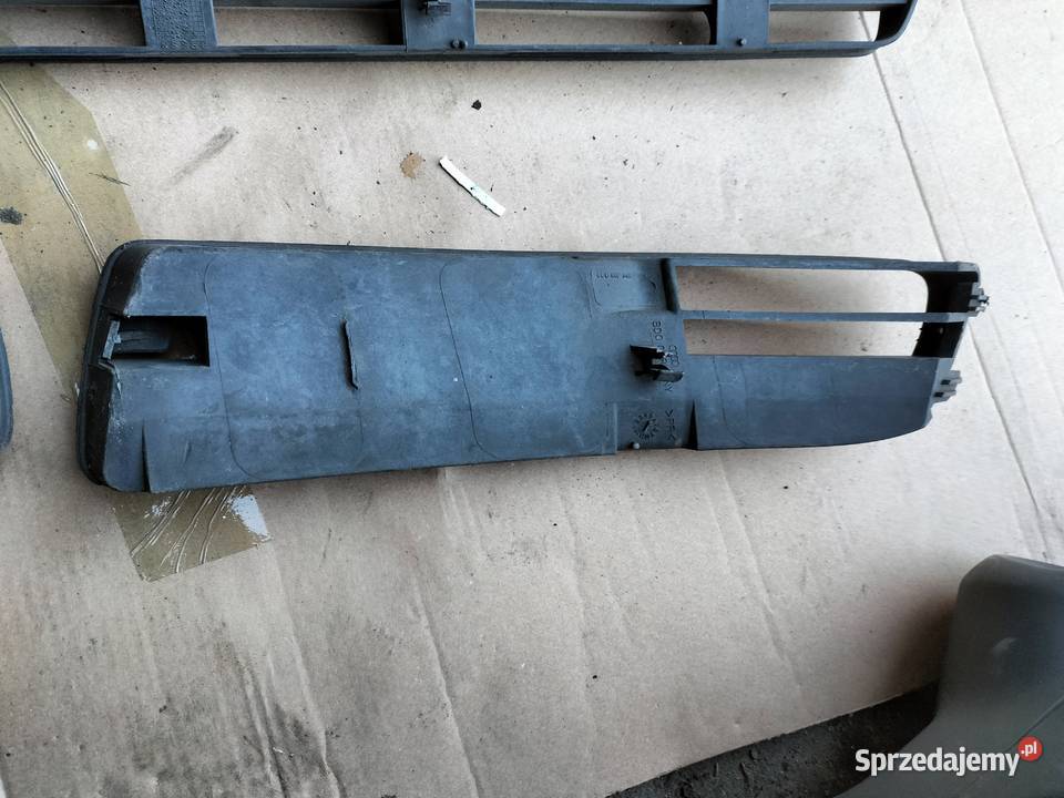 AUDI A4B5 A4 B5 KRATKA ZDERZAKA PRZEDNIEGO PRAWA