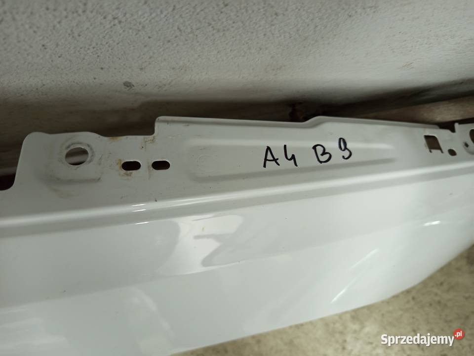 Błotnik prawy audi a4b9 lift orginal