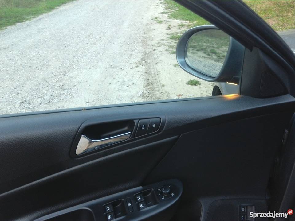 Passat b6 20 TDI SPORTLINE kombii Klima navi hak centralny zamek Bliżyn