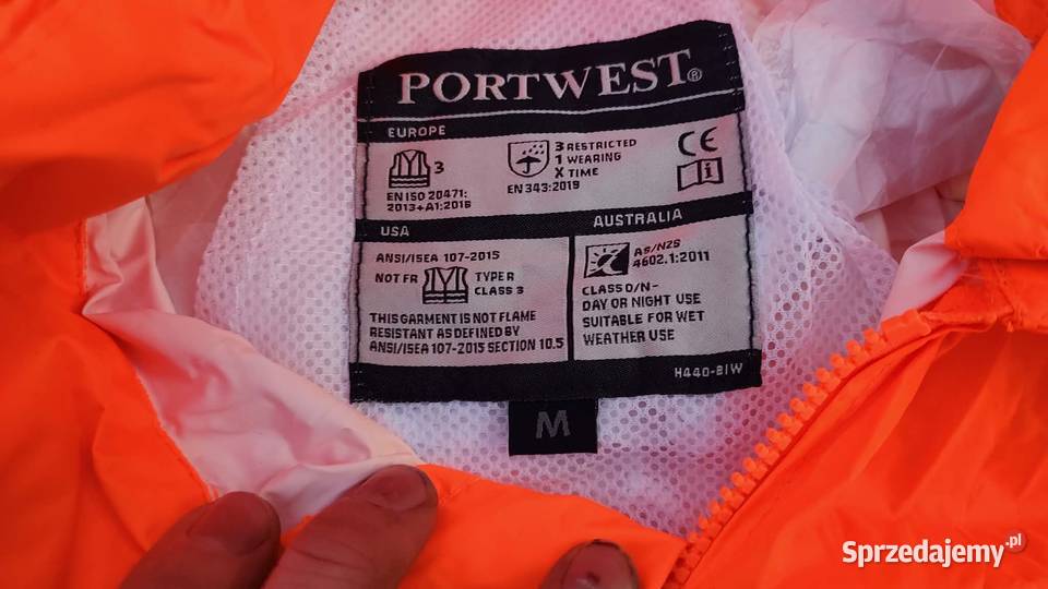 pomarańczowa odblaskowa kurtka przeciwdeszczowa Książ Wielkopolski