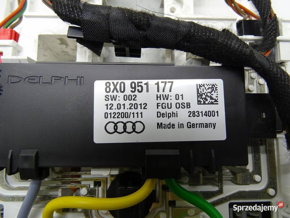 LAMPKA OŚWIETLENIE KABINY 8X0951177 AUDI A1 Q3 osobowe