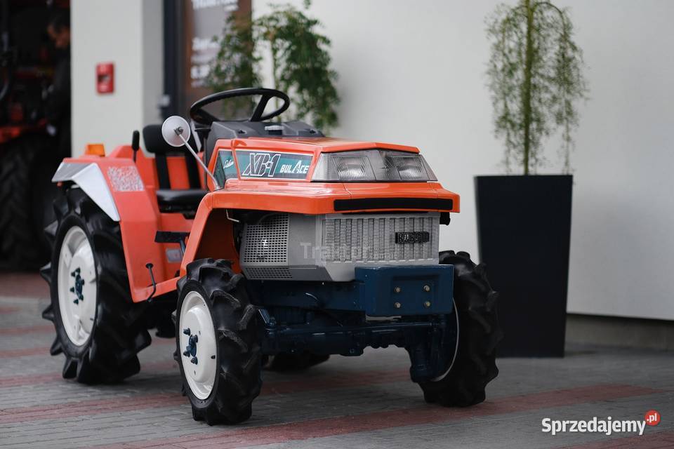 Kubota XB1D 4 x 4 12 Tajęcina