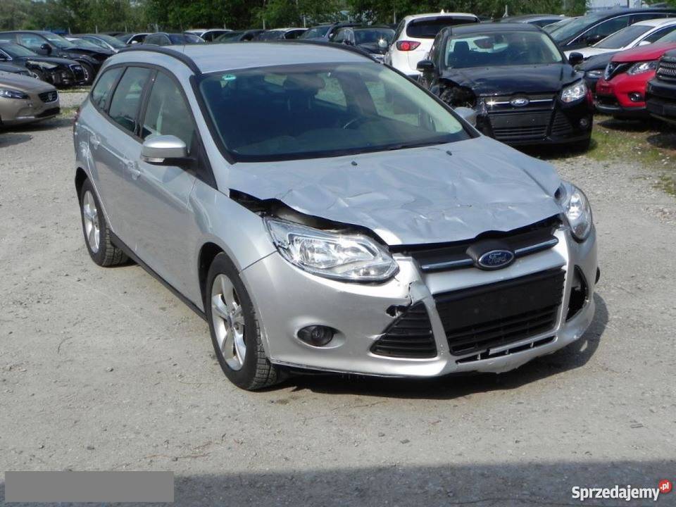 Do sprzedania Ford Focus uszkodzony 2011 srebrny