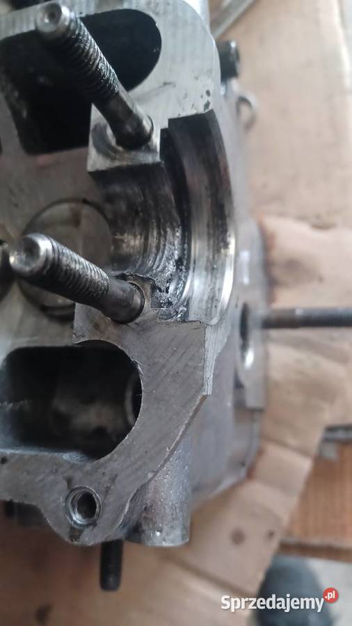 GŁOWICA CYLINDRÓW VW T3 16D GOLF II 068103373m osobowe Rakoniewice