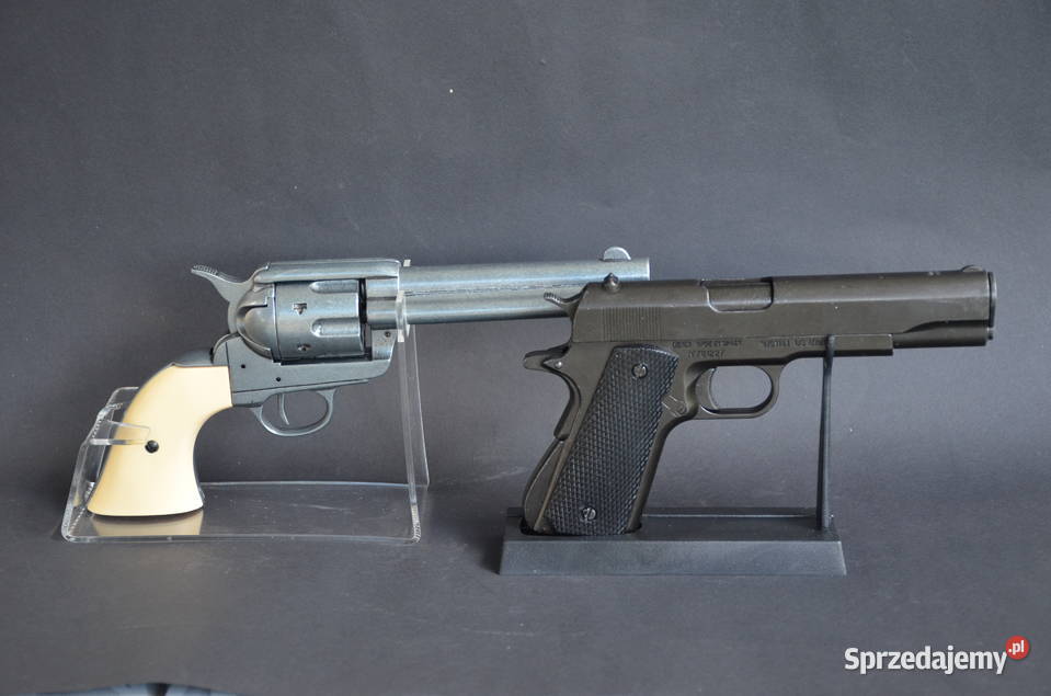 Stojak do ekspozycji repliki broni krótkiej Środa Wielkopolska