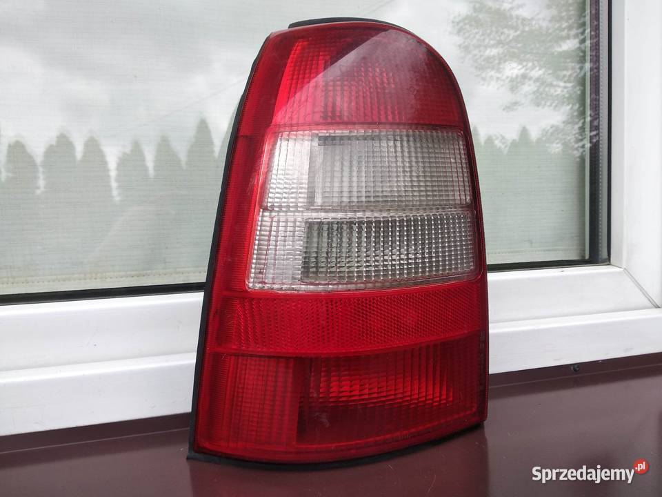 Opel Vectra B Kombi Caravan przedlift lampa tył osobowe łódzkie Sieradz