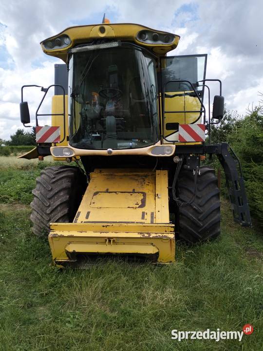 Kombajn zbożowy News Holland CS540 Trawniki