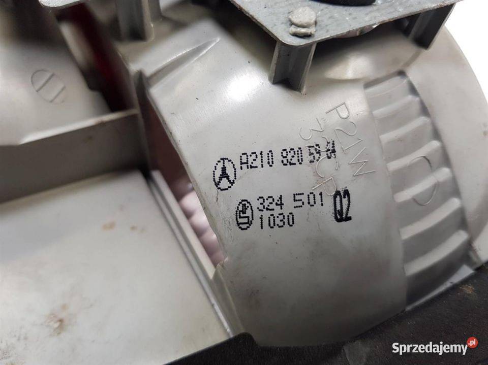 LAMPA W KLAPE LEWA A2108205964 MERCEDES E 220 Lipno