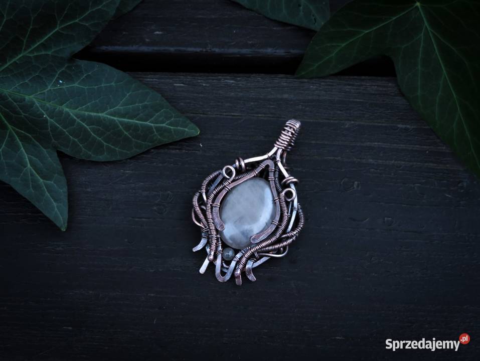 Miedziany wisiorek kwarc różowy rękodzieło