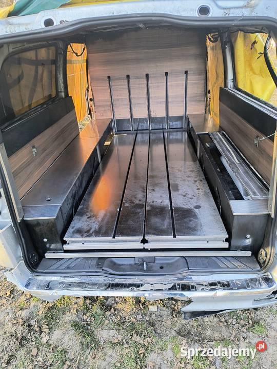 zabudowa karawanu Mercedes Vito 2021r