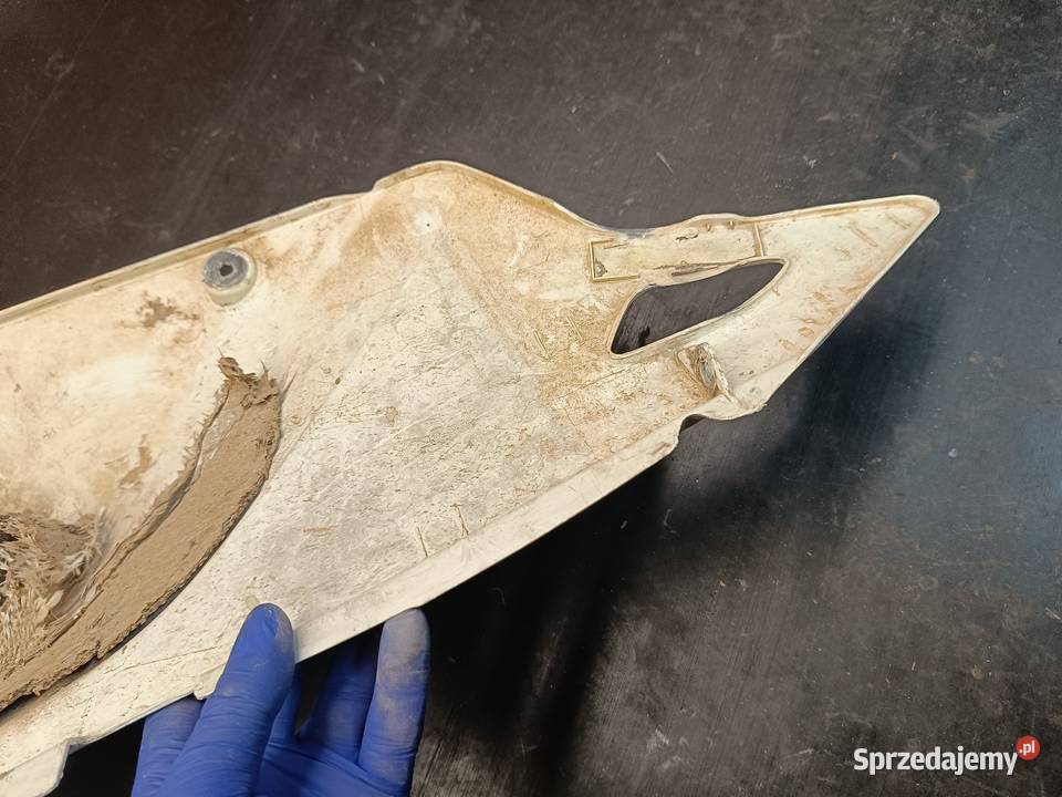 Owiewka osłona plastik boczek tył części Suzuki małopolskie Gołaczewy sprzedam