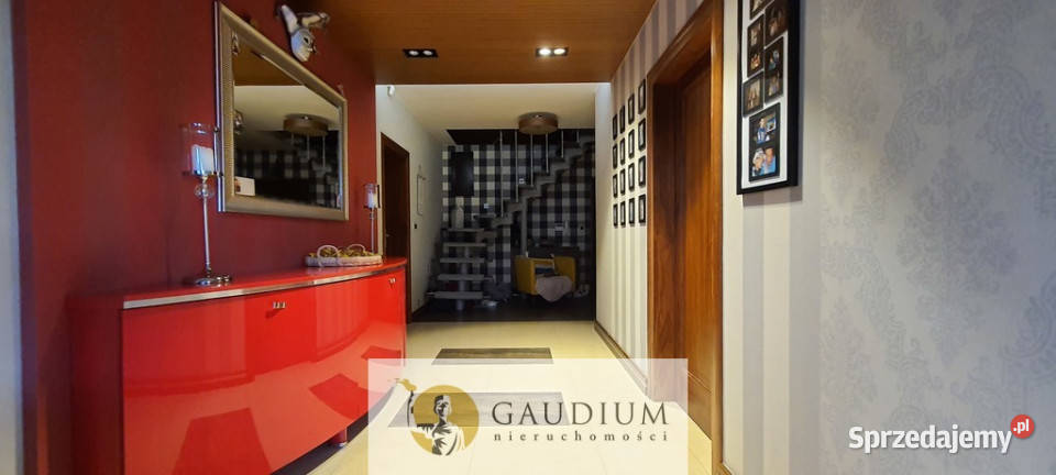 Tczew dom z trzema osobnymi mieszkaniami pustak