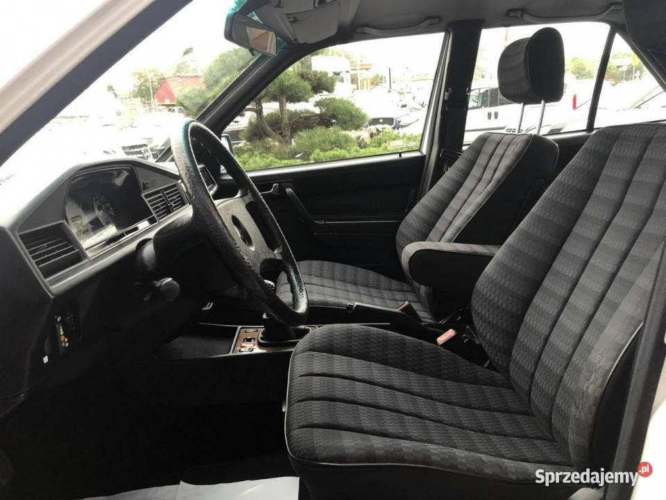 Mercedes W201 Klasykładnyzadbanypierwszy nieuszkodzony sprzedam