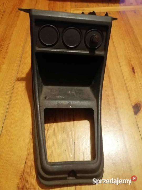 konsola środkowa z otworami na zegary z golfa Marynopole