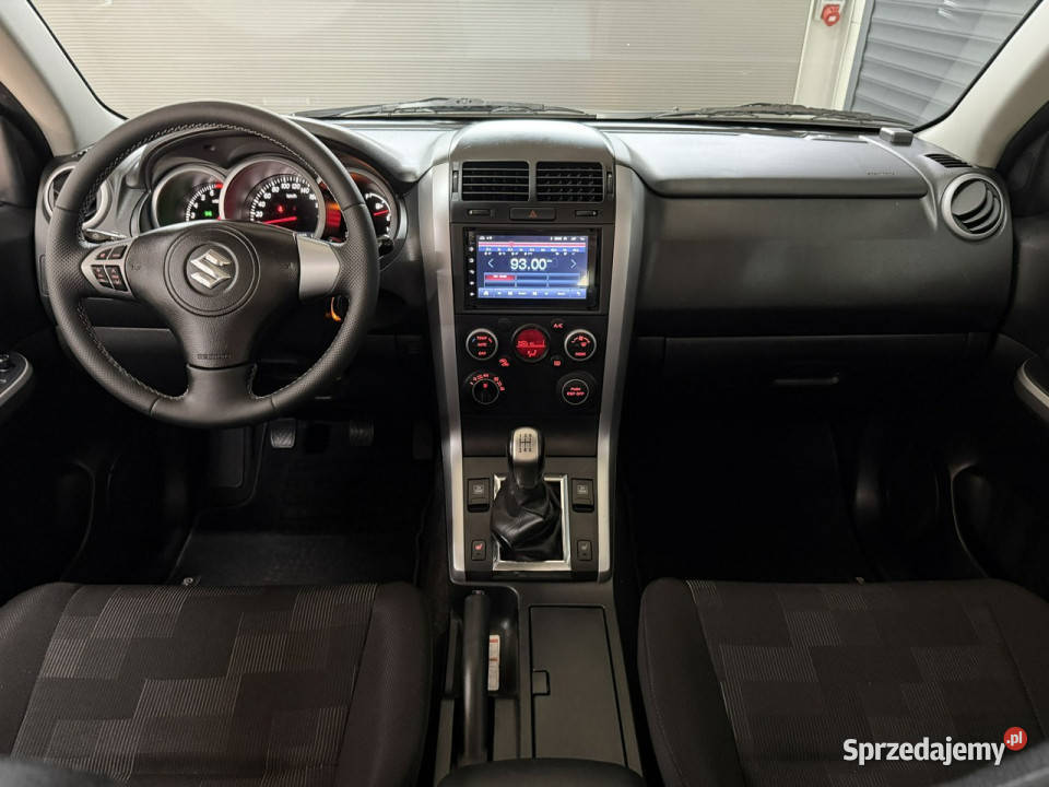 Suzuki Grand Vitara 24 Podniesiona Osłona
