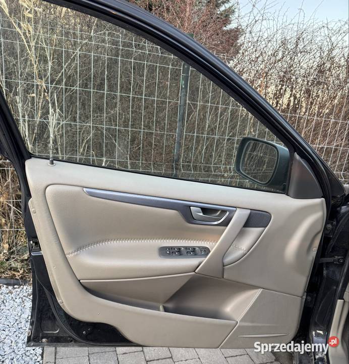 Volvo XC70 25T 4x4 Automat bogate wyposażenie benzyna