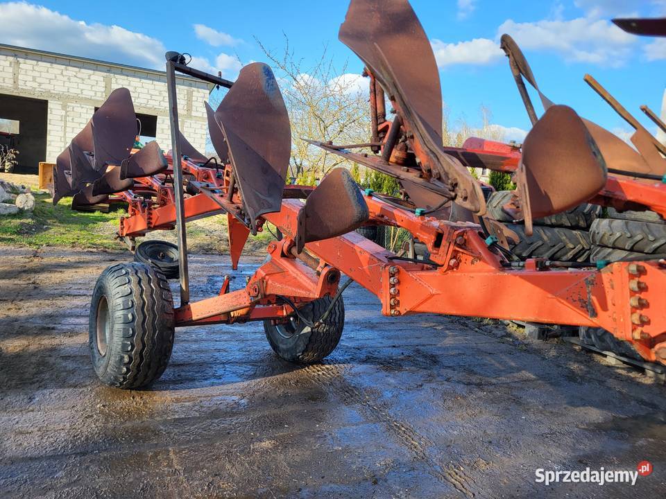 Pług Kuhn Vari Manager 120 na zabezpieczeniu