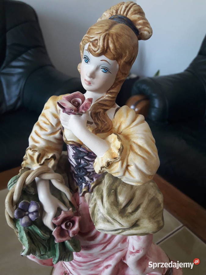 Duża figurka porcelanowa dama z koszem kwiatów Porcelana i szkło Janów Lubelski sprzedam