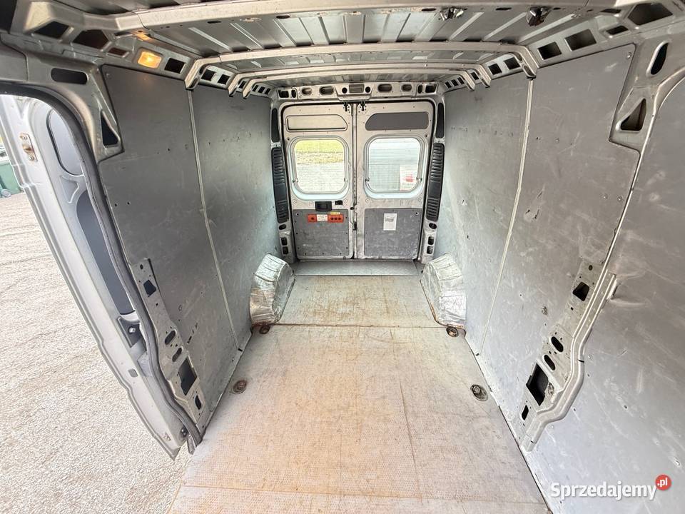 Peugeot Boxer z winda zaladowczą Kielce