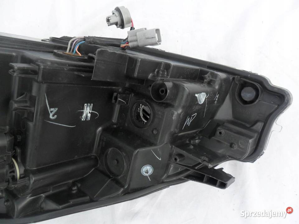 REFLEKTOR PRZÓD STRONA PRAWA TOYOTA YARIS Nowy Tomyśl sprzedam