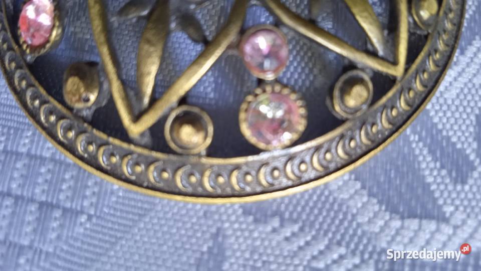 MEDALION Z AŻUROWEGO MOSIĄDZU Z CYRKONIAMI Piła