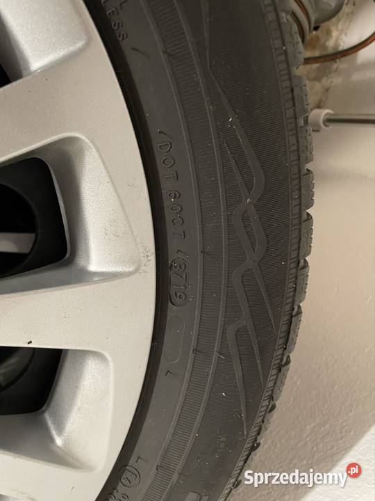 Pełne koła opony zimowe Nokian 22555 R17 z