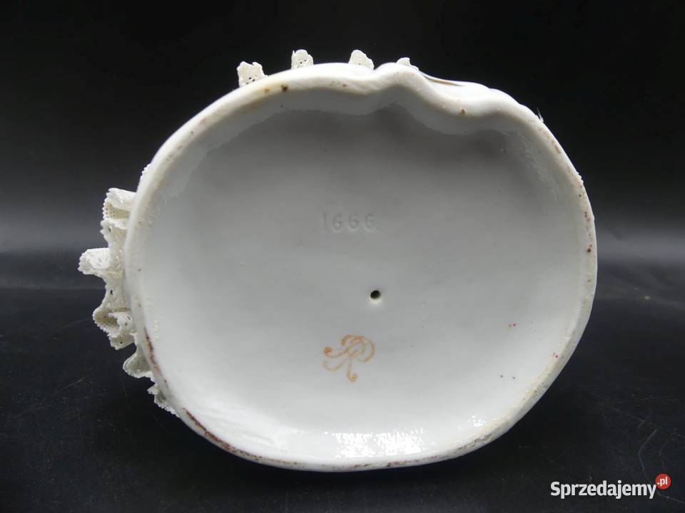 Piękna dama w krynolinowej sukni niemal ideał wielkopolskie Poznań