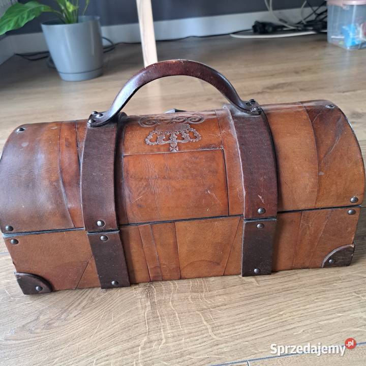 Stylowa Skrzynia Dekoracyjna w Stylu Vintage Domaszczyn