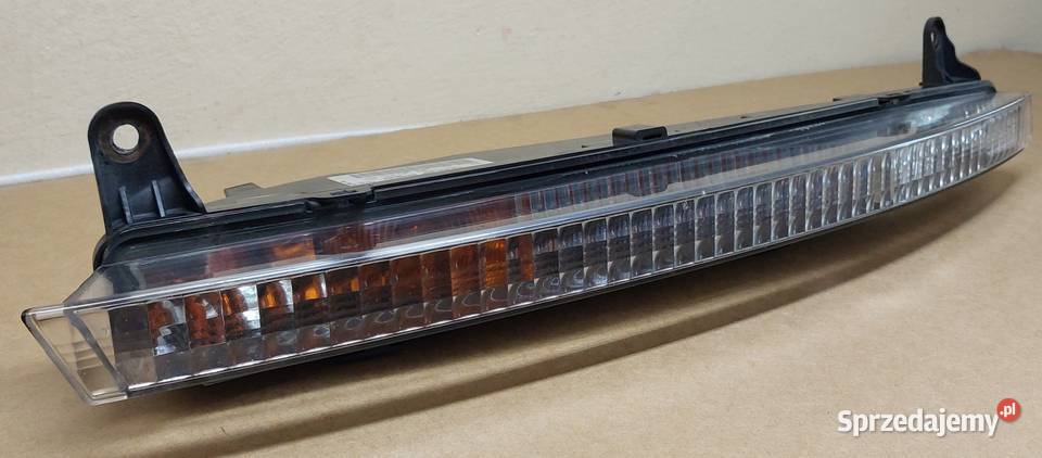 KIERUNKOWSKAZ LAMPA PRAWY PRZÓD AUDI Q7 4L osobowe Mielęcin