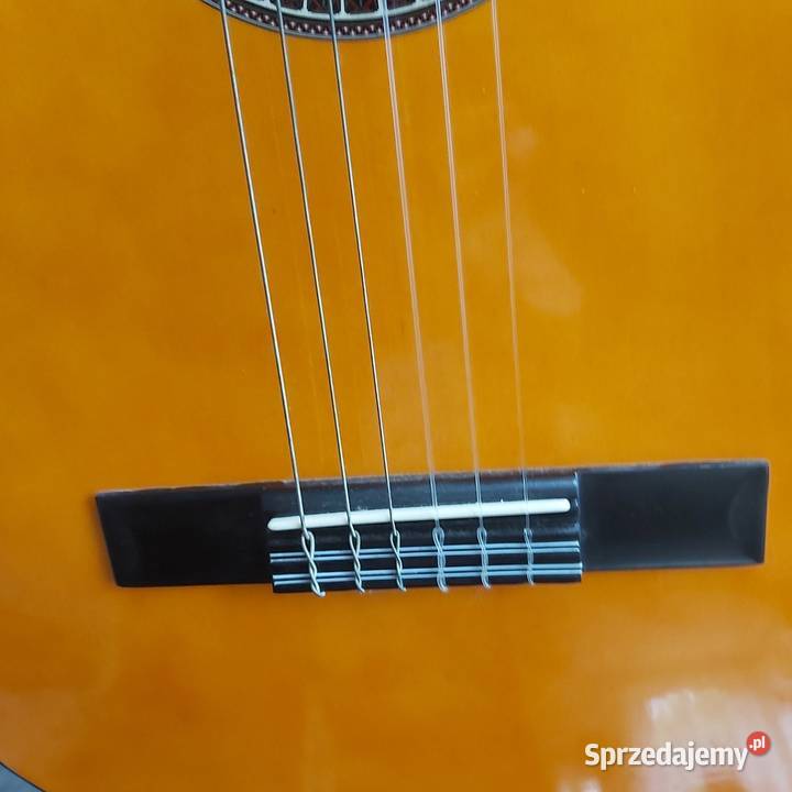 Gitara klasyczna z pokrowcem i pasem nosnym Ilość strun 6 Opole