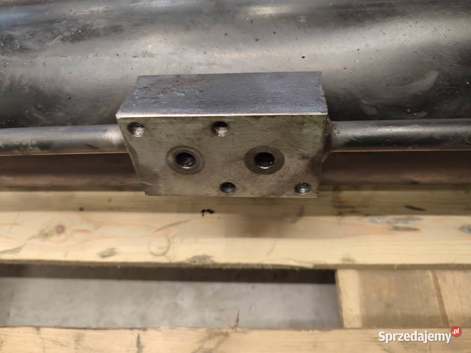 Siłownik podnoszenia ramienia DEUTZ FAHR wielkopolskie Wilkowo