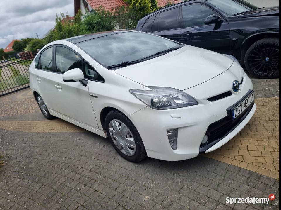 Toyota Prius 2012 18 benzyna hybryda biała perła Trzebiatów