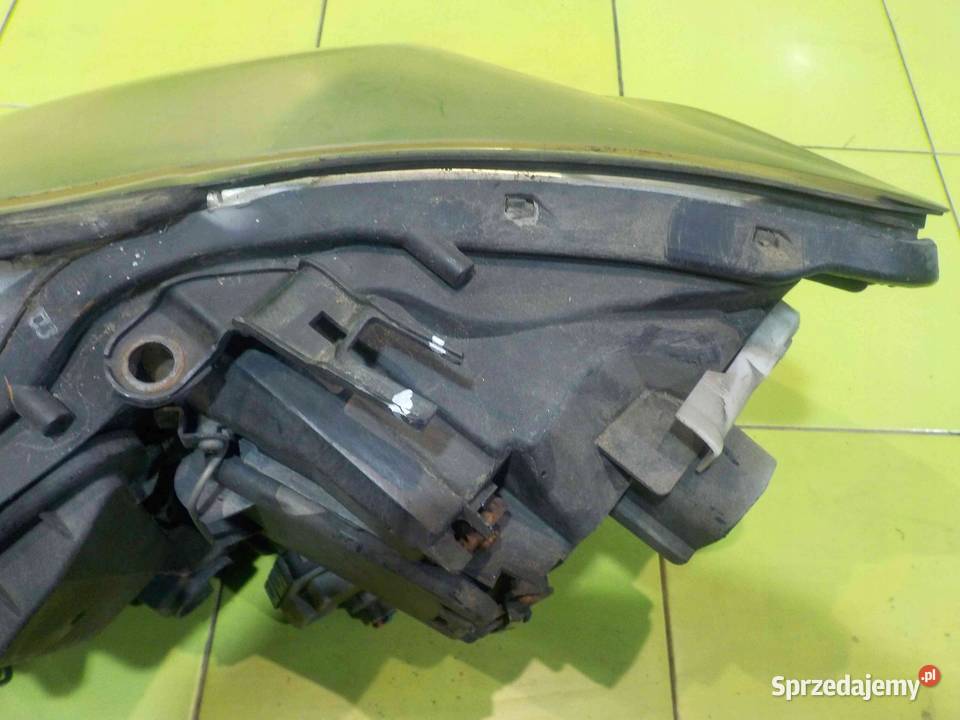 LEXUS IS II 07r lampa prawa przod 5211553020