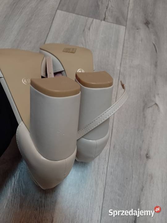 4041 Beżowe bogato zdobione czółenka wieczorowe Kraków