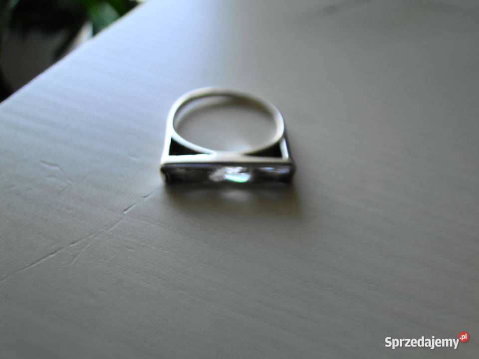 Ciekawy pierścionek srebro 925 Warszawa