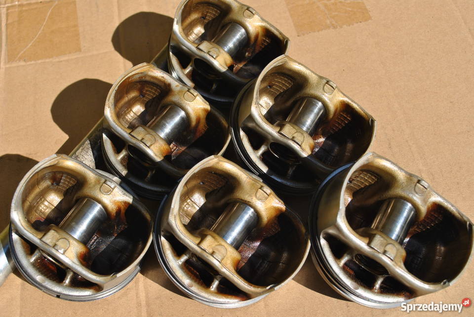 Tłoki tłok piston BMW E90 E91 E92 E93 E60 F10 Silniki i osprzęt Poręba
