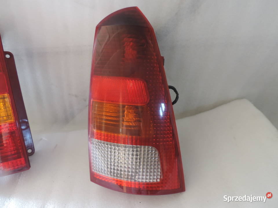 FORD FOCUS MK1 KOMBI LAMPA PRAWY TYŁ Oświetlenie Nowy Sącz