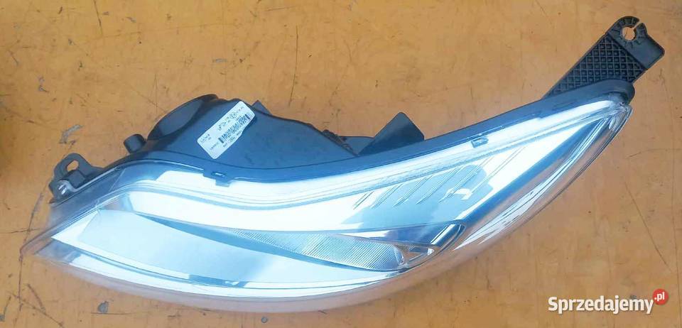 FORD FOCUS MK3 LAMPA REFLEKTOR LEWY PRZÓD lewe Radom