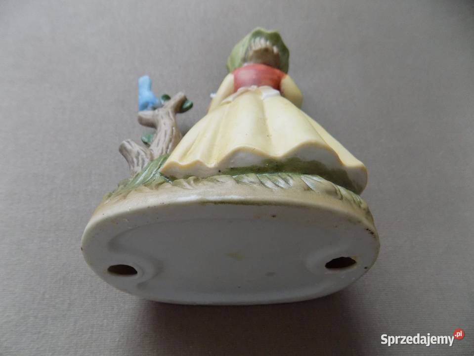 FIGURKA DZIEWCZYNKA ZE SKRZYPCAMI