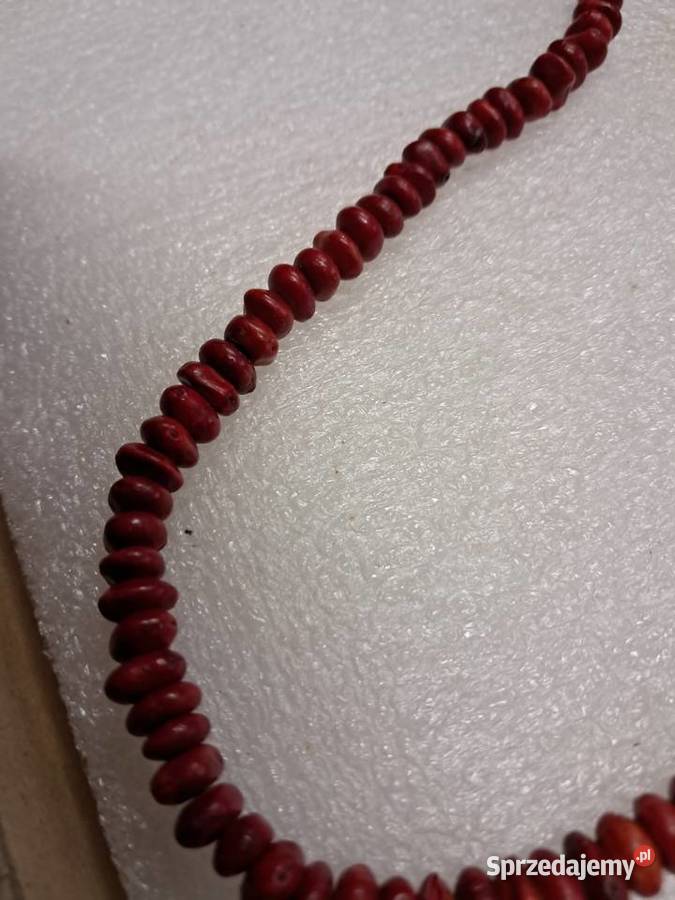 dwa naszyjniki z prlu wykonane z drewna stan Sandomierz