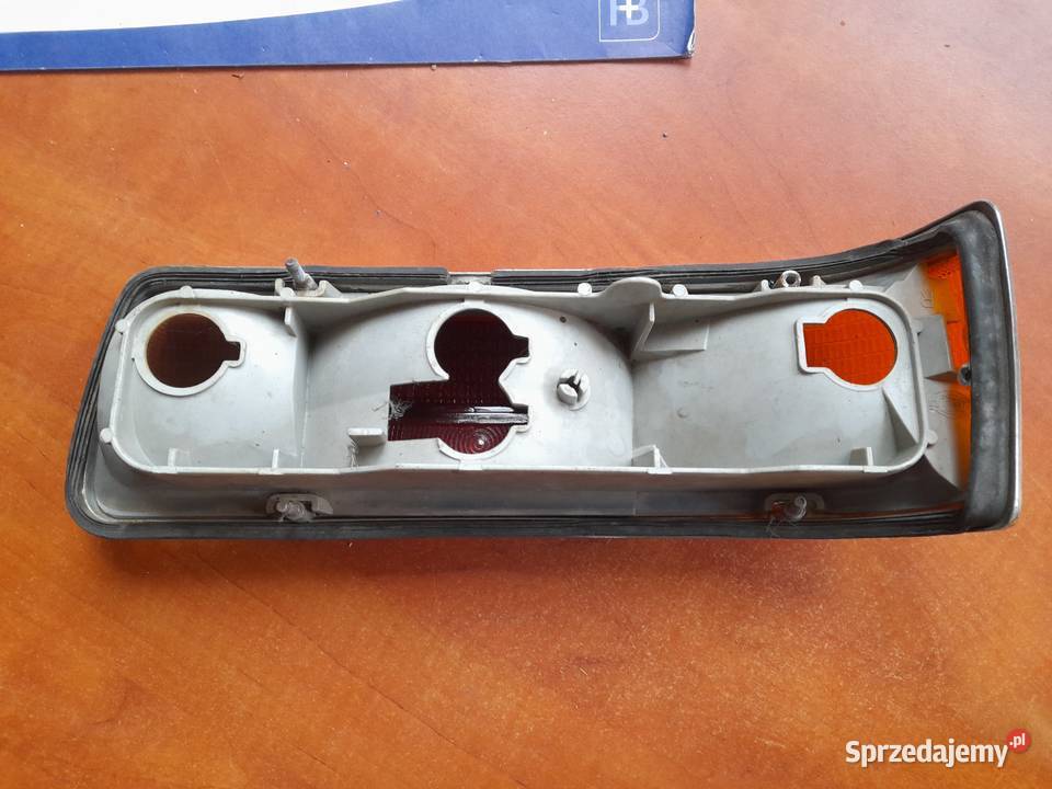 Audi 100 C1 lampa tylna prawa Goleniów